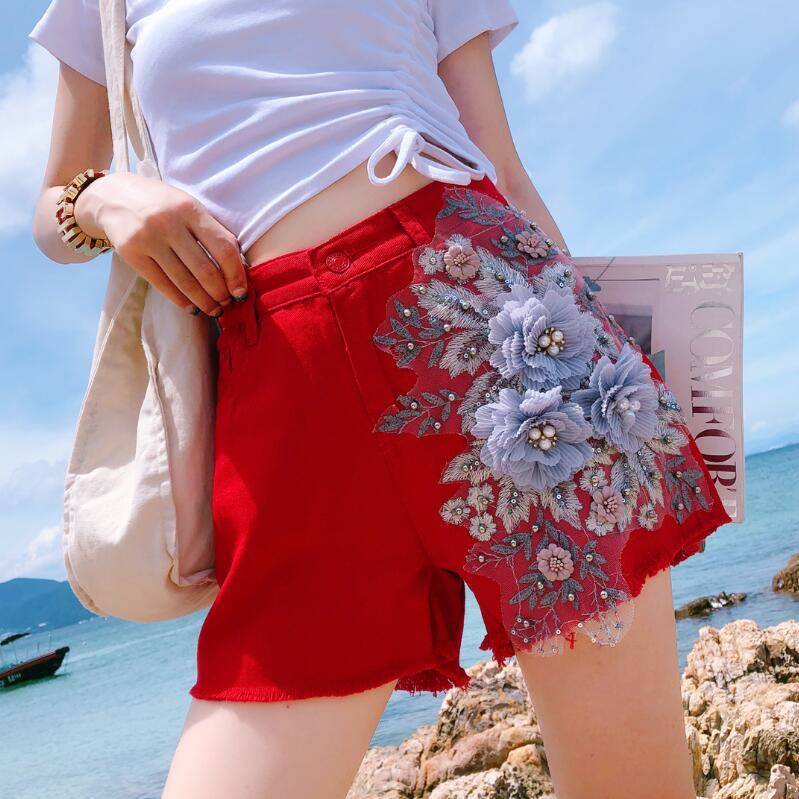 ビジュー 花モチーフ デニム ショートパンツ ボトムス パンツ デニムパンツ ミニ ミニ丈 ショート ショート丈 レース 刺繍 ファスナー ポケット デニム かわいい 大人可愛い カジュアル おしゃれ